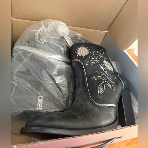 Old Gringo Merillyn Black Floral Embroidered Heeled Boots - Picture 6 of 7